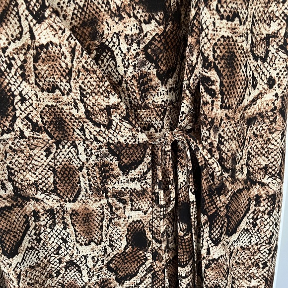 All in Favor Leopard print wrap maxi dress - Picture 4 of 4